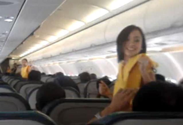 Video Dancing Flight Attendants Are Youtube Hit Aviation Business Middle East 2600