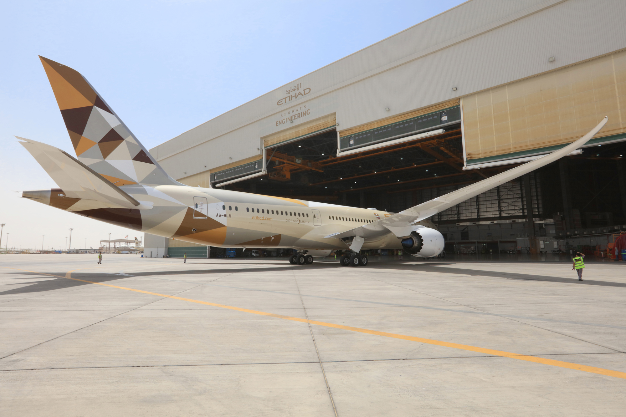 Etihad Airways Overhauls Cabins On Nearly 100 Of Its Passenger Aircraft ...