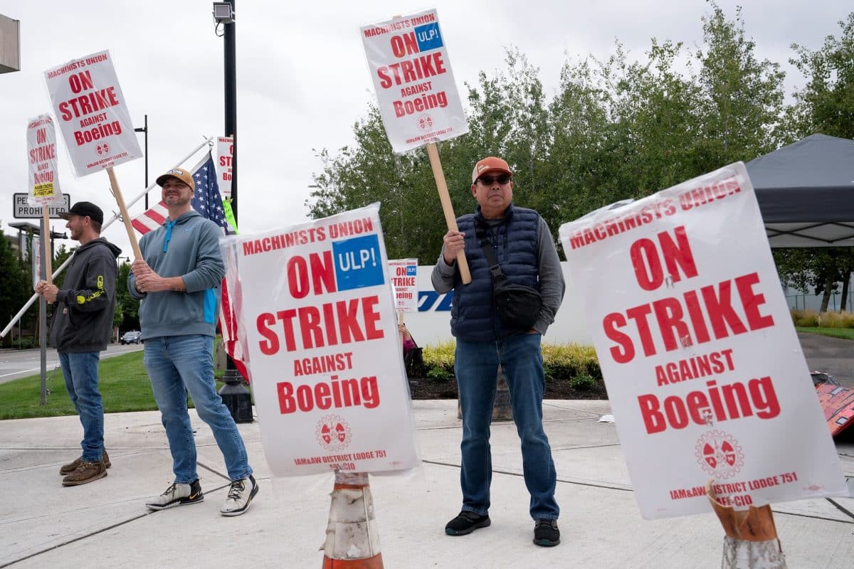 Boeing Halts Hiring, Weighs Layoffs Amid Worker Strike Aviation